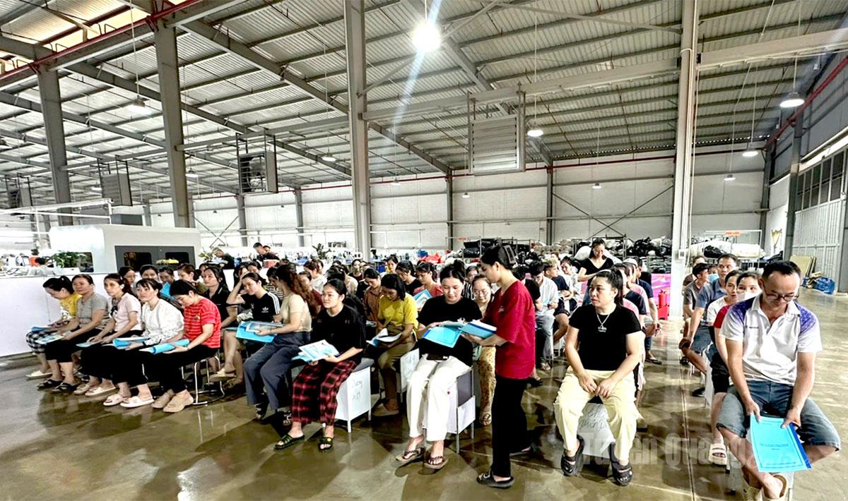 Đoàn viên, người lao động Công ty TNHH G-Star tham dự hội nghị.