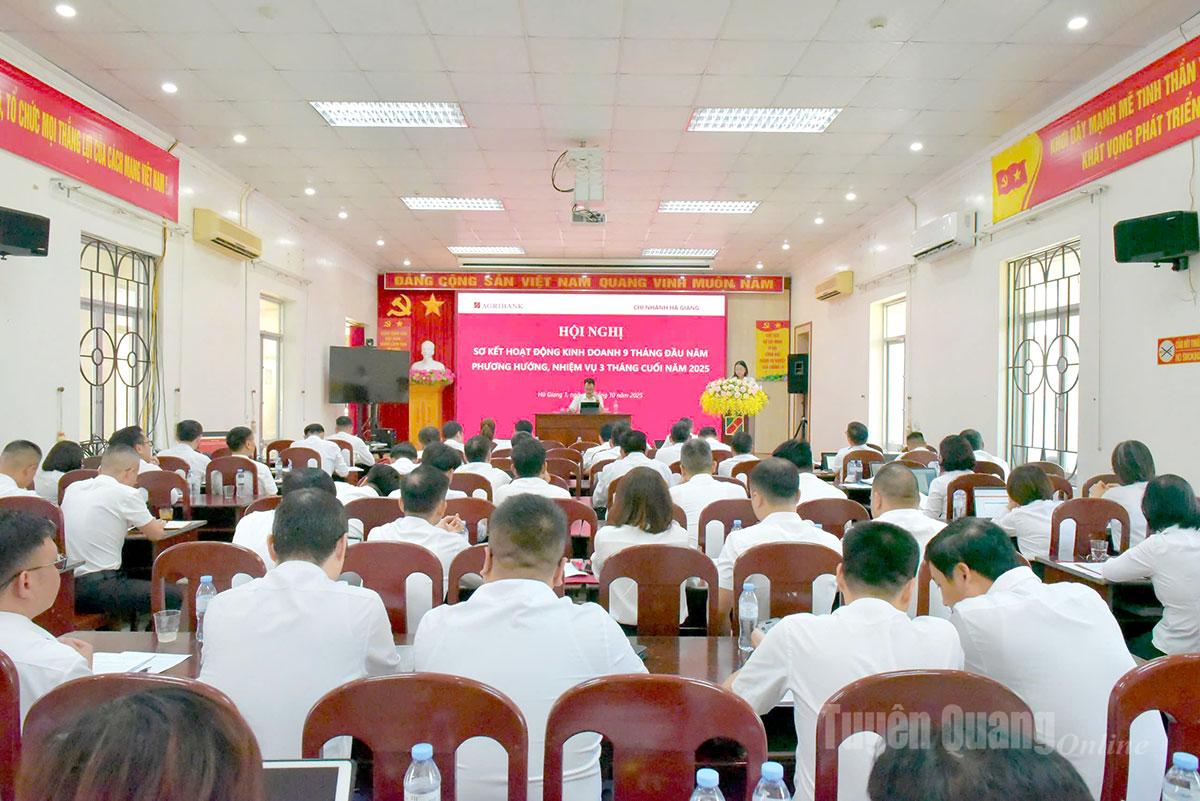 Toàn cảnh Hội nghị sơ kết hoạt động kinh doanh của Agribank Chi nhánh Hà Giang 9 tháng của năm 2025.
