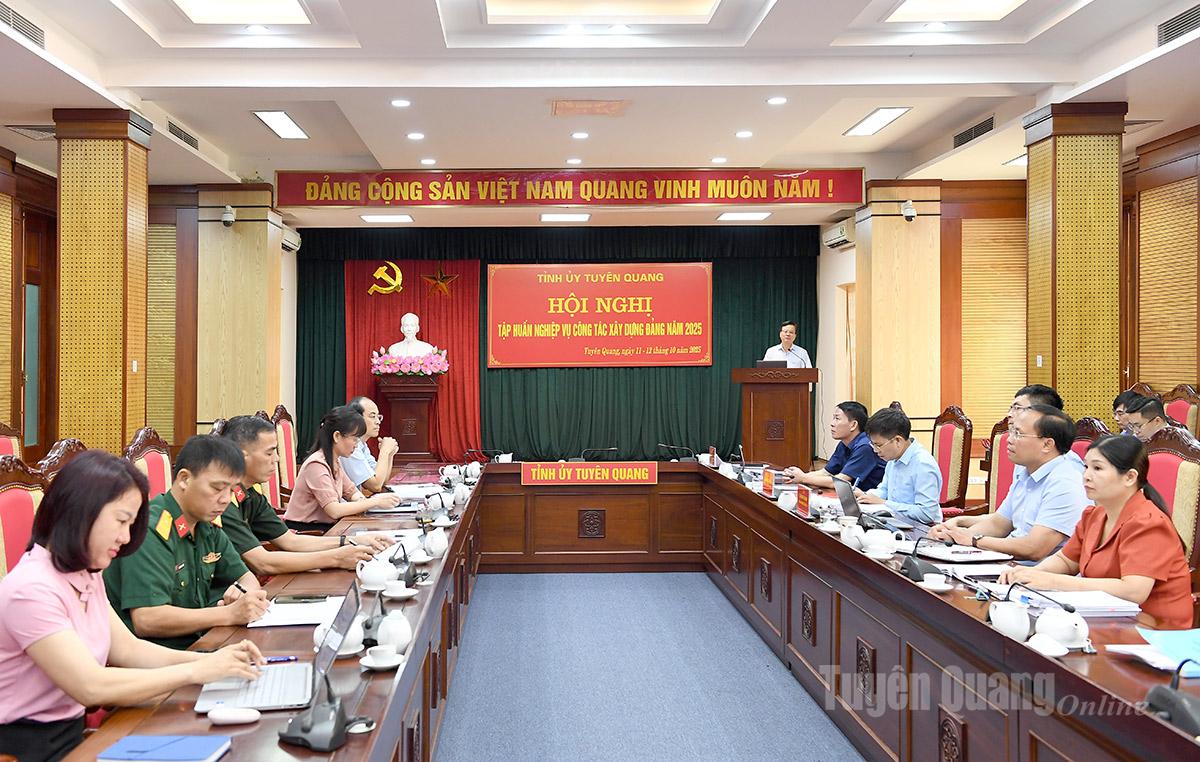  Các đại biểu dự hội nghị.