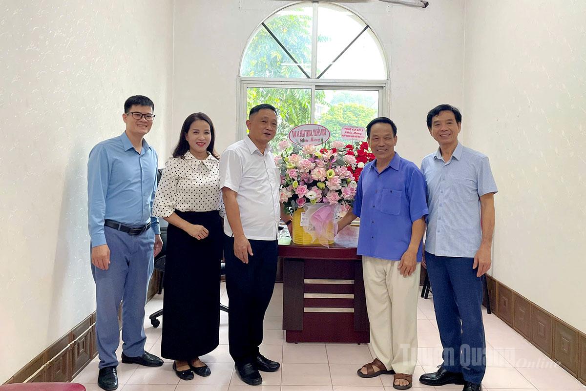 Báo và phát thanh, truyền hình Tuyên Quang chúc mừng Hiệp hội Doanh nghiệp tỉnh nhân kỷ niệm Ngày Doanh nhân Việt Nam 13-10.