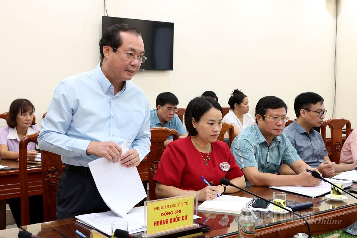 Lãnh đạo Sở Y tế phát biểu ý kiến.