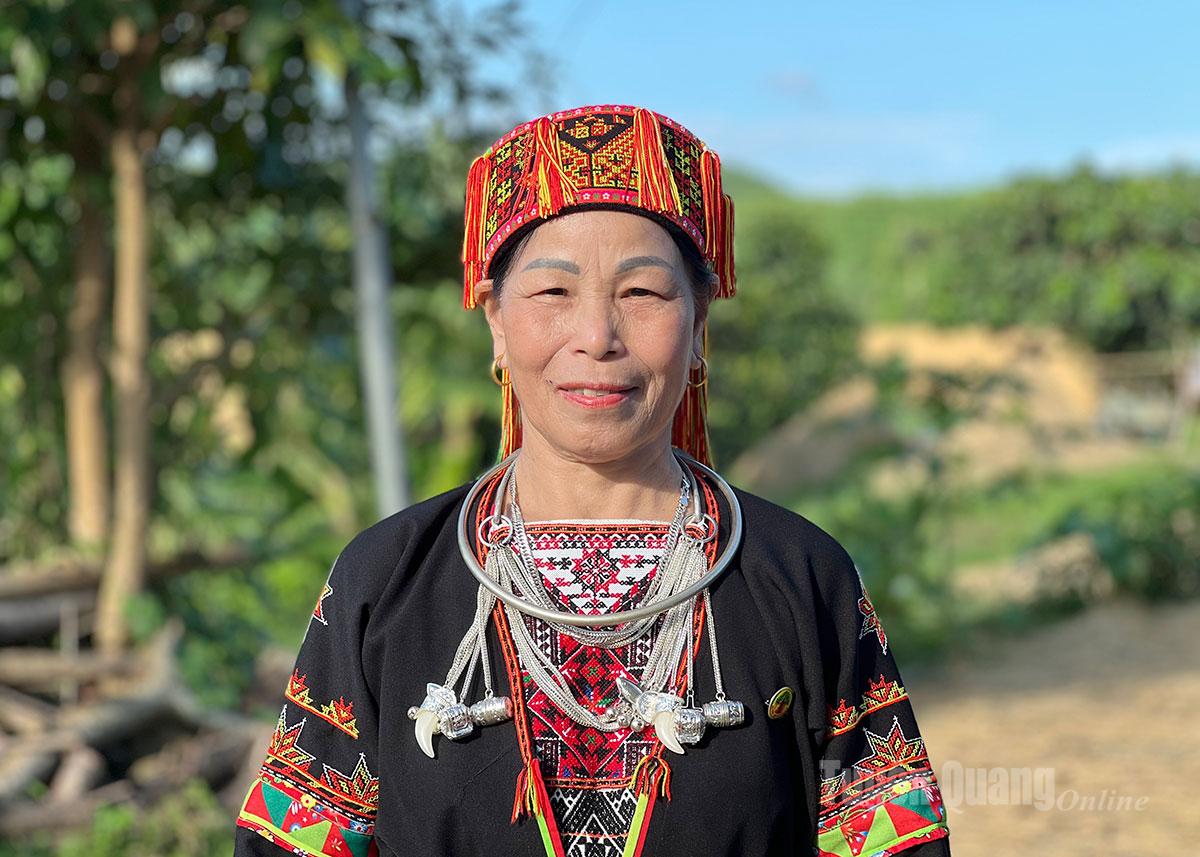 Bà Lý Thị Phương Liên, 
thôn Hoa Sơn, xã Yên Sơn.