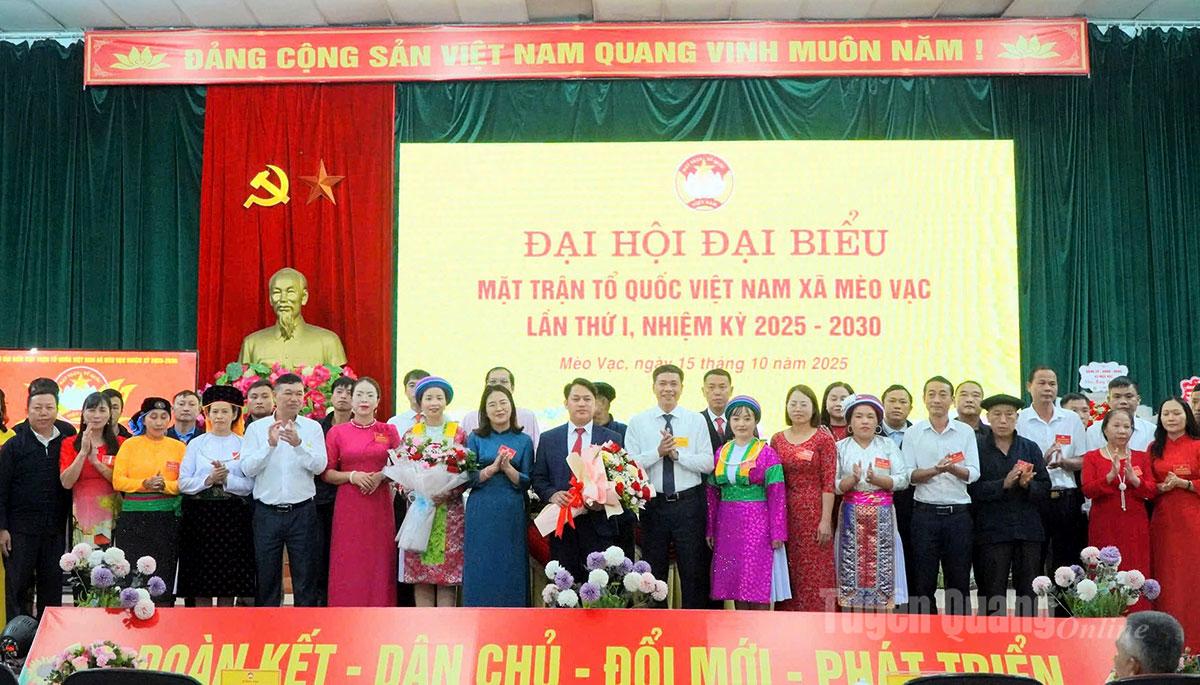 Ủy ban MTTQ Việt Nam xã Mèo Vạc nhiệm kỳ 2025-2030 ra mắt Đại hội.