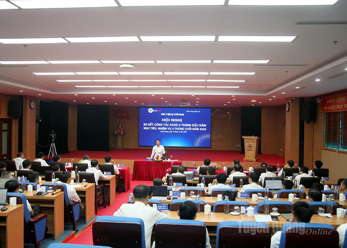 Toàn cảnh Hội nghị sơ kết.