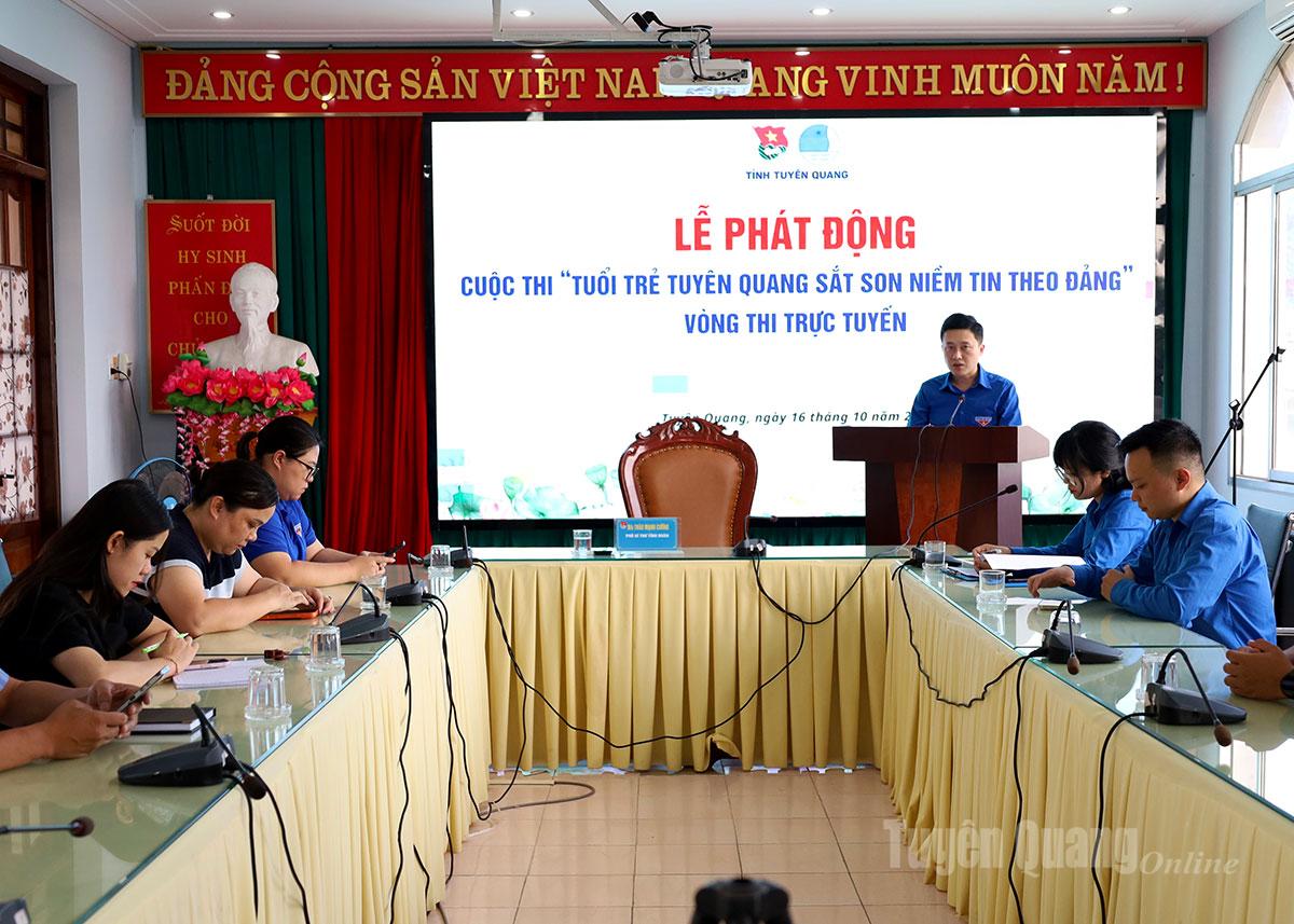 Đoàn viên, thanh niên tham gia vòng thi trực tuyến trên ứng dụng Thanh niên Việt Nam.