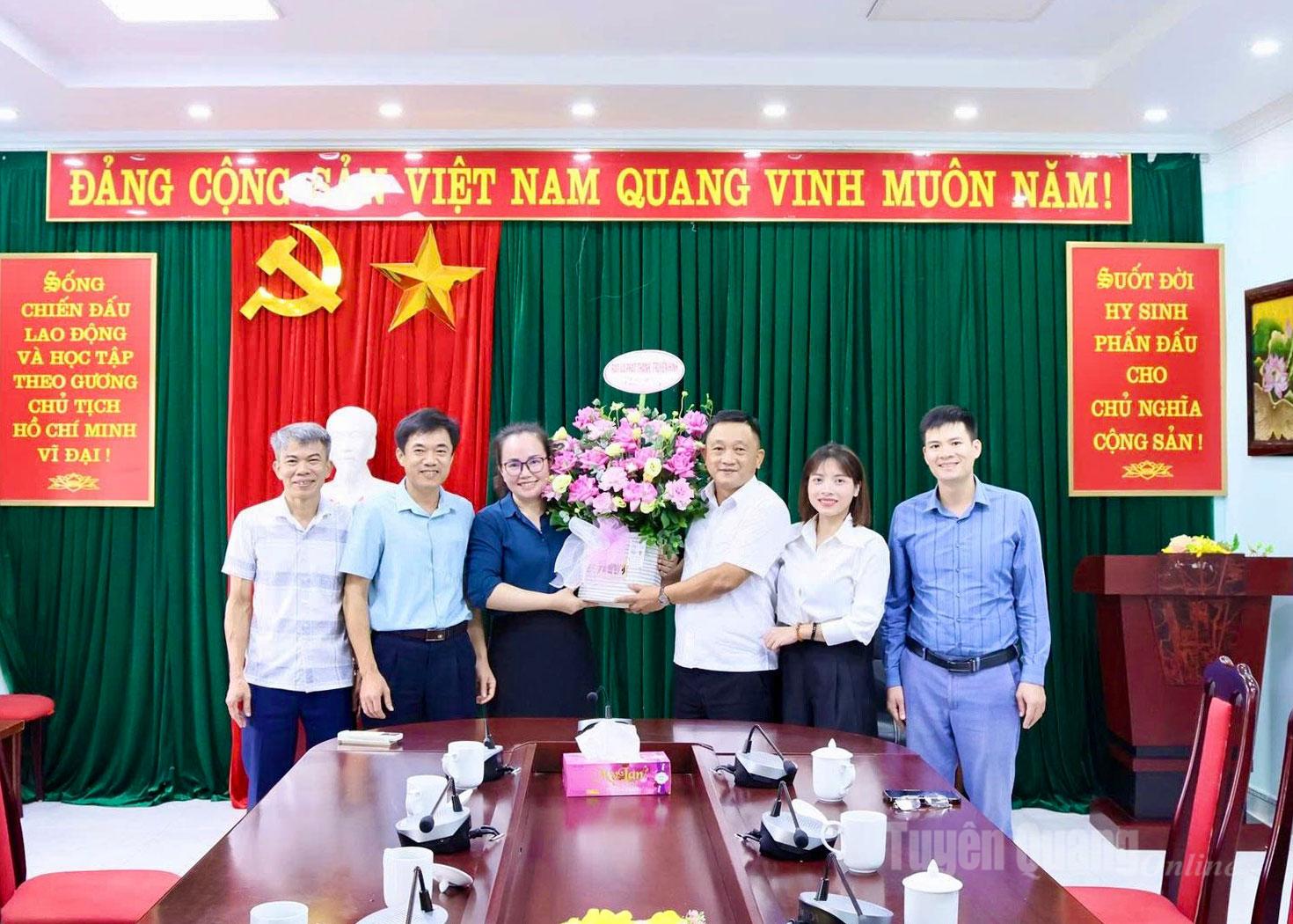 Báo và phát thanh, truyền hình Tuyên Quang chúc mừng UBKT Tỉnh ủy nhân kỷ niệm 77 năm Ngày truyền thống ngành Kiểm tra Đảng.