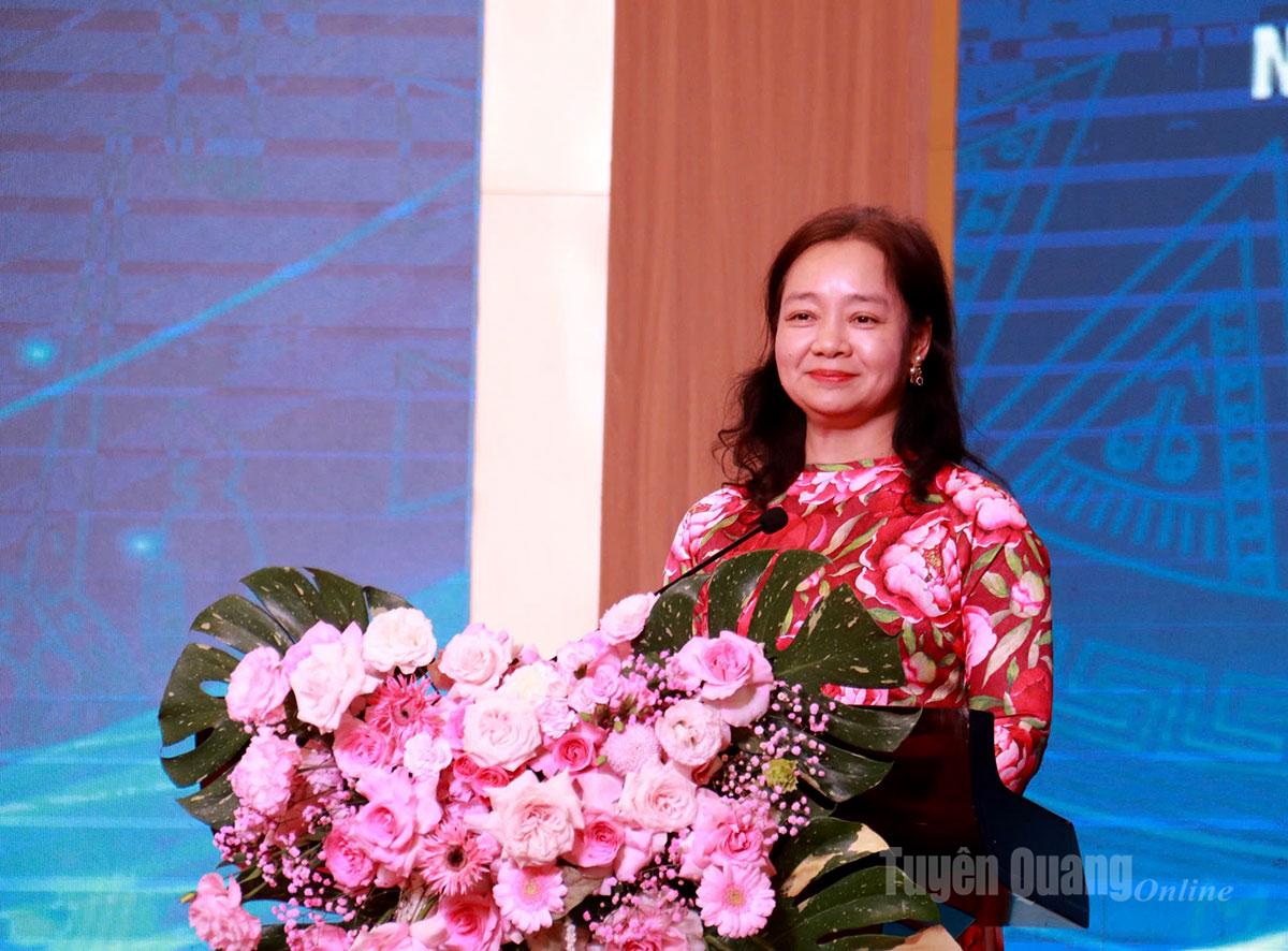 Đồng chí Nguyễn Thị Lâm Giang, Cục trưởng Cục Đổi mới sáng tạo, Chuyển đổi xanh và Khuyến công phát biểu tại Hội nghị.