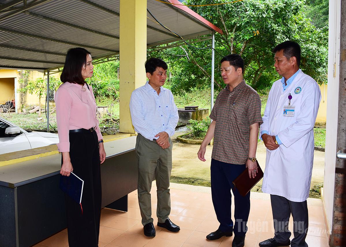Đoàn công tác kiểm tra tại Phòng khám Đa khoa khu vực Kim Bình.