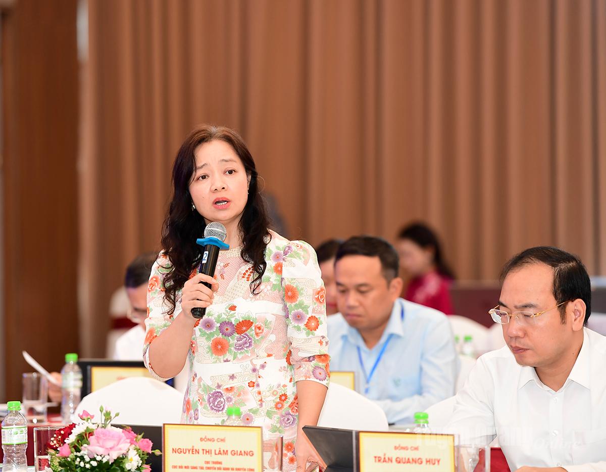 Lãnh đạo các Cục, Vụ của Bộ Công thương trả lời, giải đáp các ý kiến tại Hội nghị.