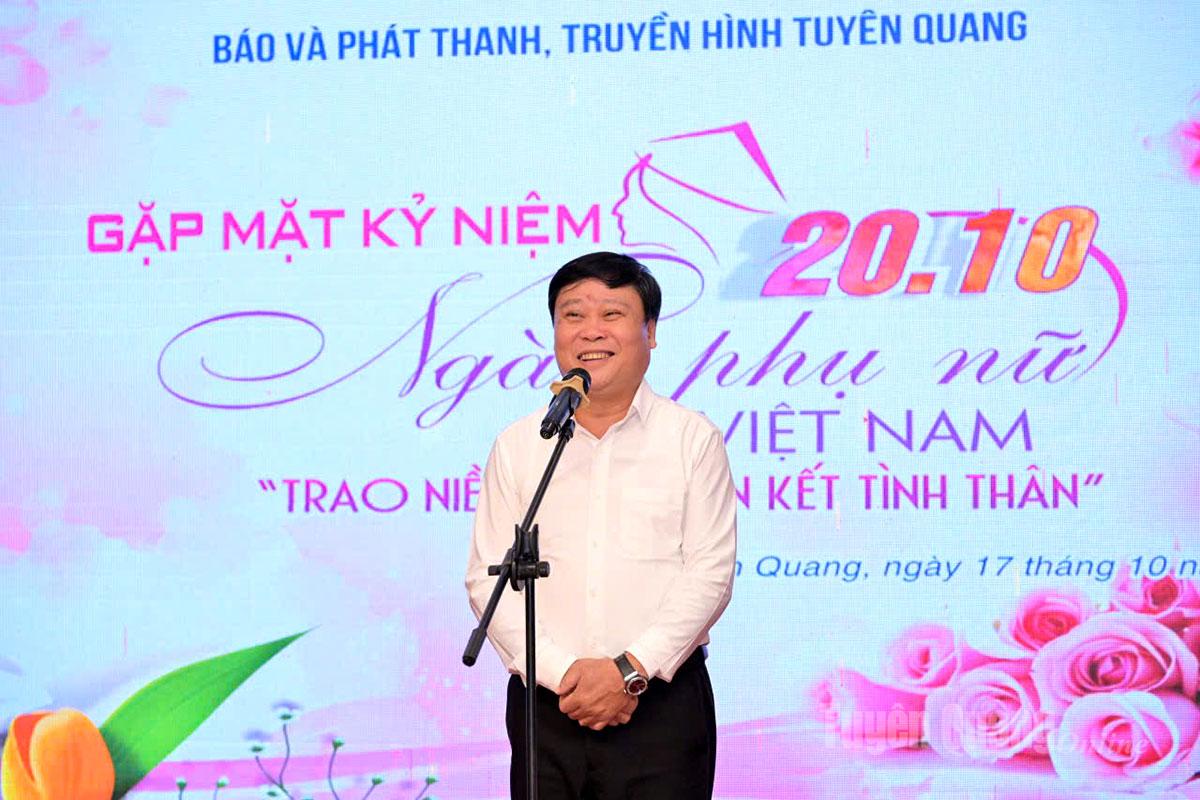 Đồng chí Mai Đức Thông, Ủy viên BCH Đảng bộ tỉnh, Bí thư Đảng ủy, Tổng Biên tập Báo và phát thanh, truyền hình tỉnh, Chủ tịch Hội Nhà báo tỉnh phát biểu tại buổi gặp mặt.