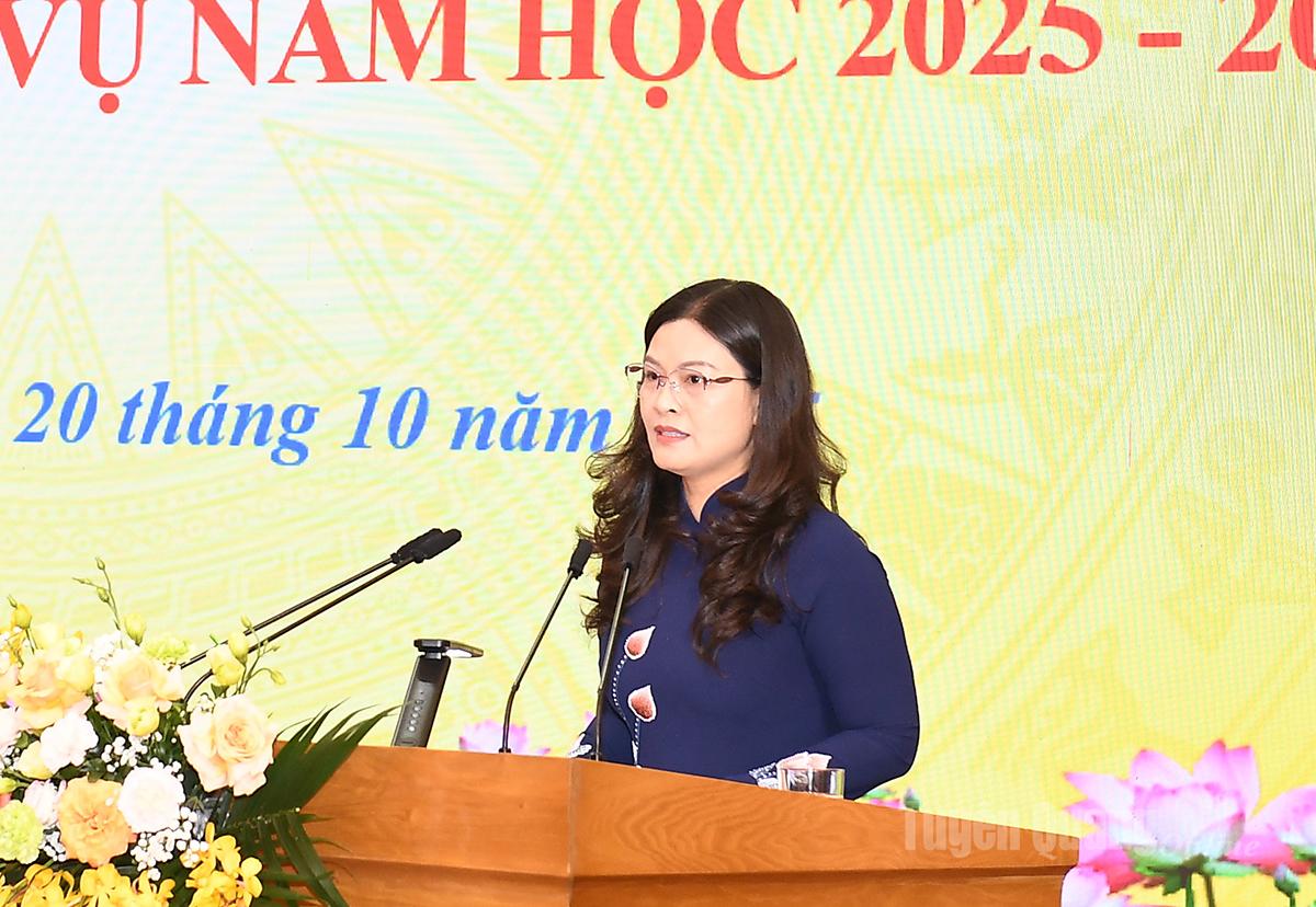 Đồng chí Phó Chủ tịch UBND tỉnh Vương Ngọc Hà phát biểu tại hội nghị.