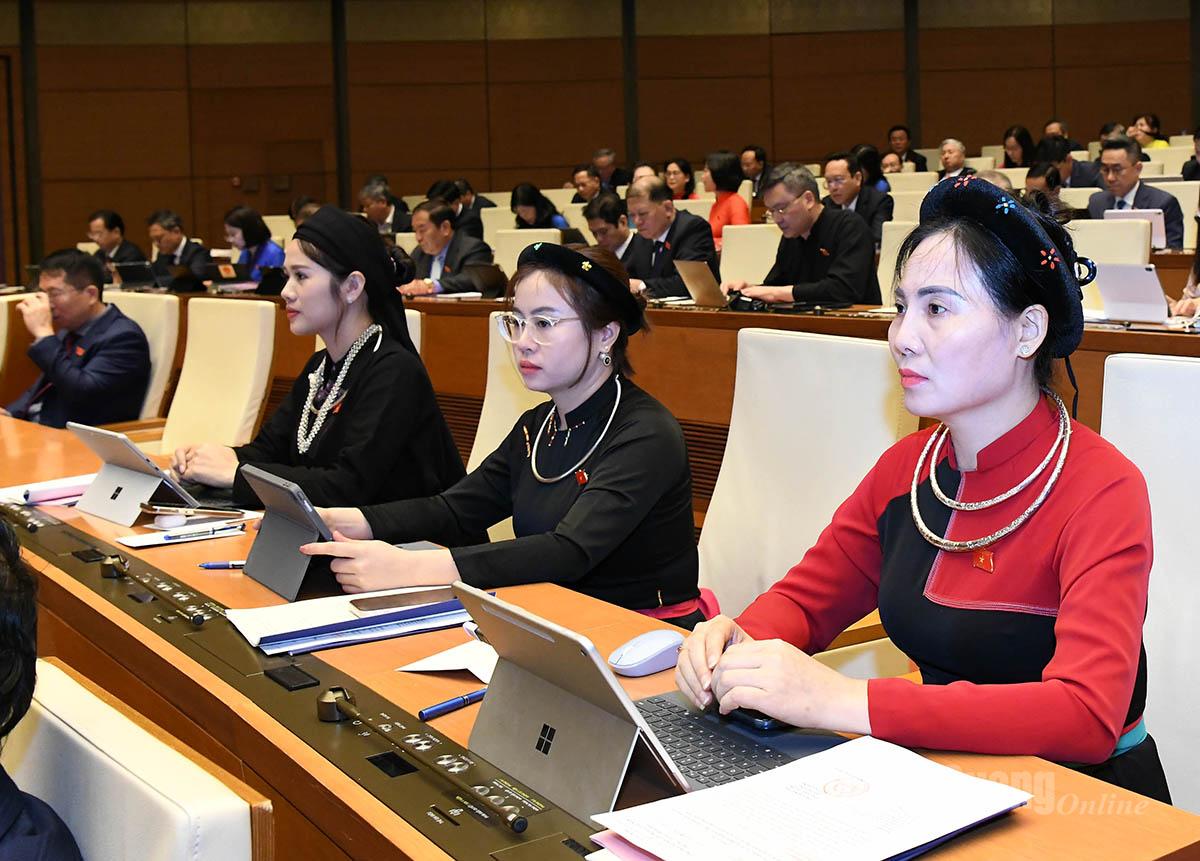 Đoàn đại biểu Quốc hội tỉnh tham dự Kỳ họp thứ 10 Quốc hội khoá XV.
