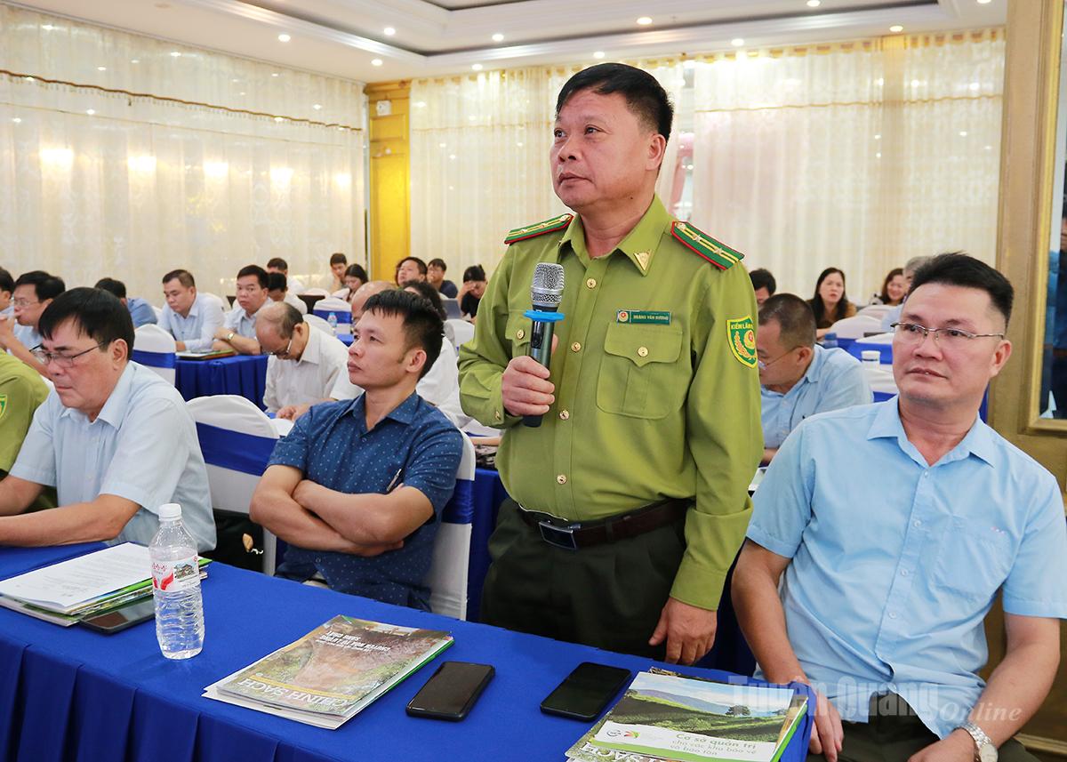 Đại biểu chia sẻ tình hình bảo tồn đa dạng sinh học tại địa phương.