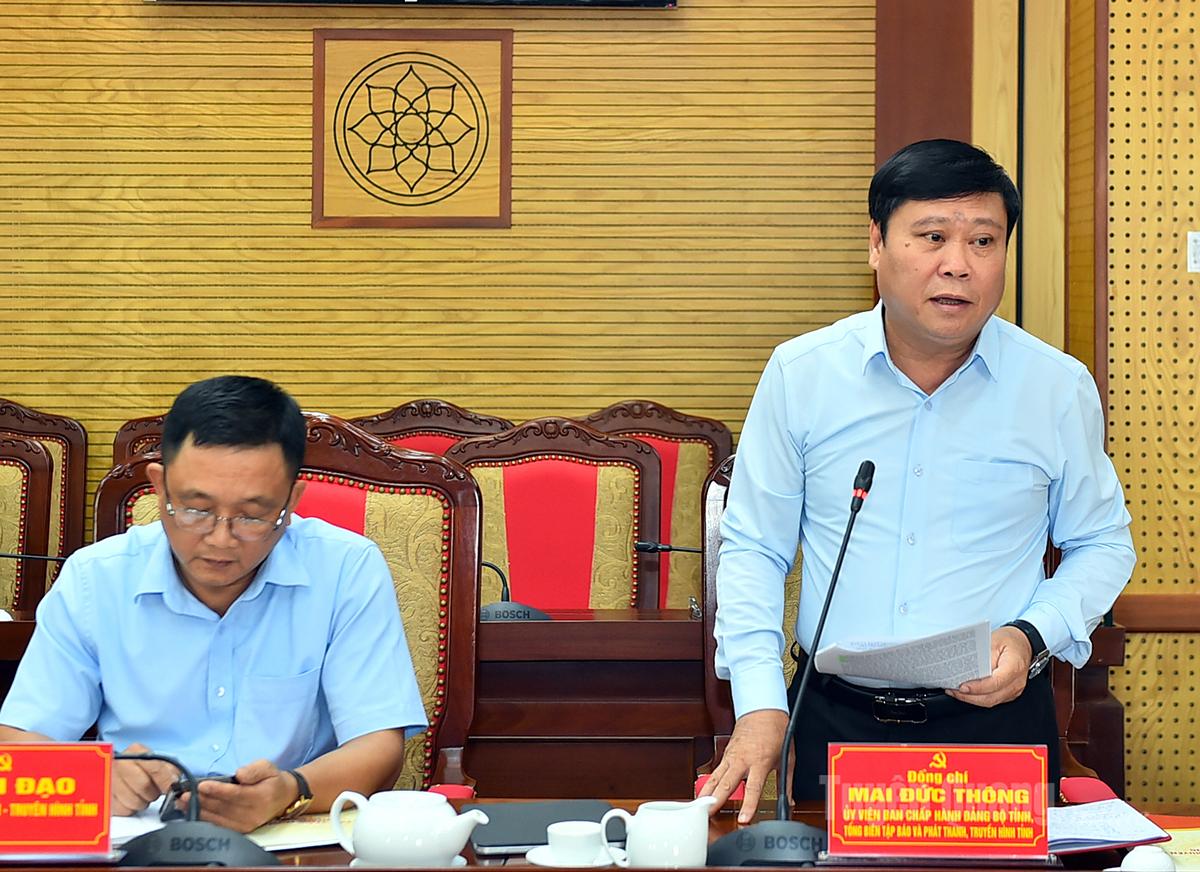 Đồng chí Mai Đức Thông, Tổng Biên tập Báo và phát thanh, truyền hình Tuyên Quang phát biểu tại buổi làm việc.