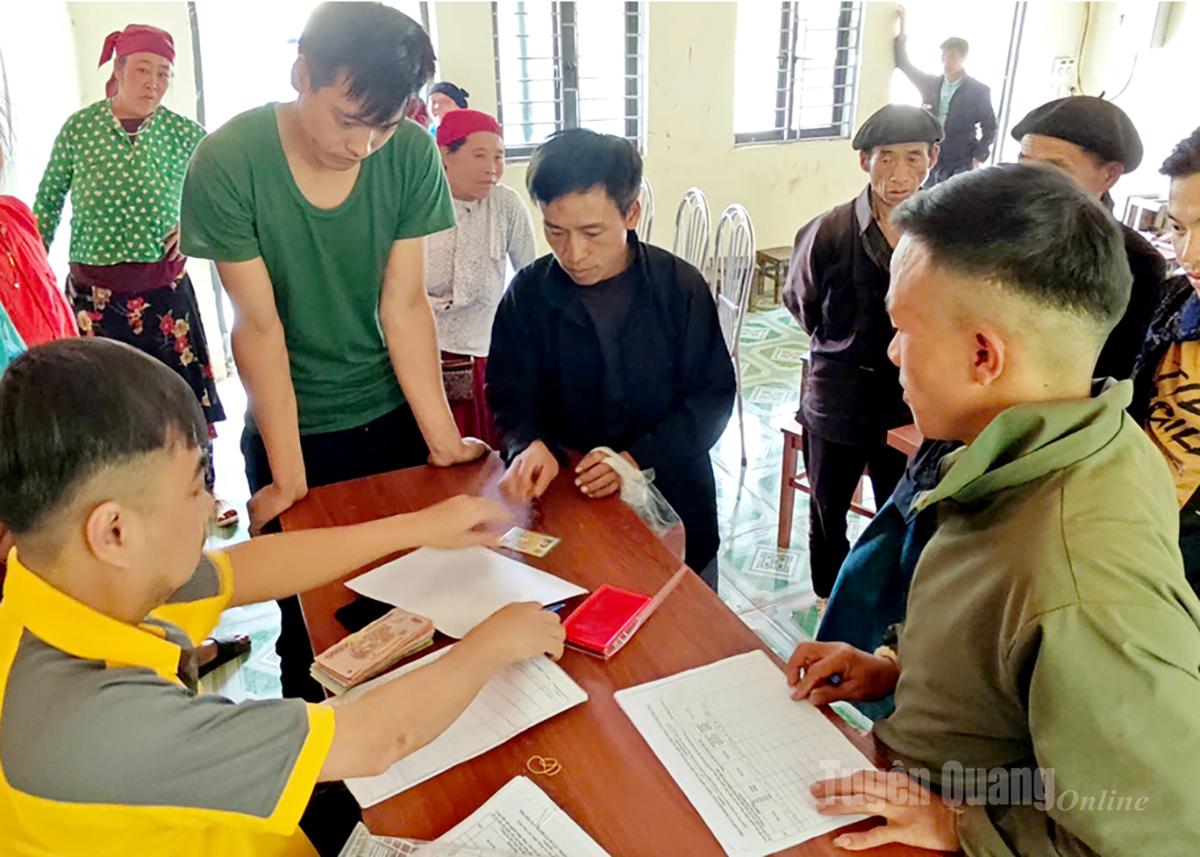 Chi trả tiền dịch vụ môi trường rừng tại xã Nậm Dịch.