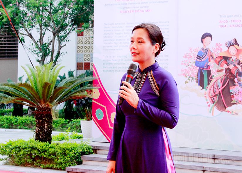 Đạo diễn Nguyễn Bông Mai chia sẻ về hành trình thực hiện cuốn sách “Du khảo: Rực rỡ trang phục phụ nữ các dân tộc Việt Nam”.