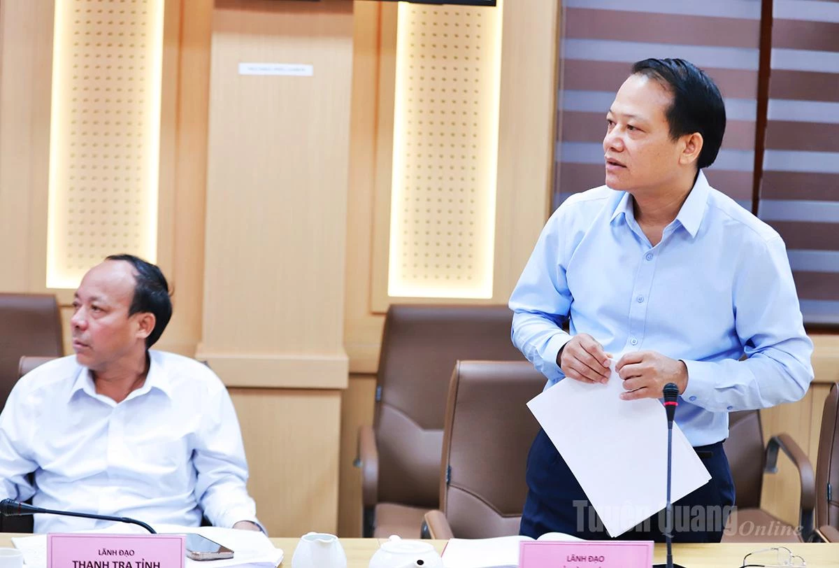 Giám đốc Sở Tài chính Vân Đình Thảo đề xuất giải pháp về kinh phí thực hiện xử lý sạt lở Quốc lộ 2, đoạn qua phường Hà Giang 1.