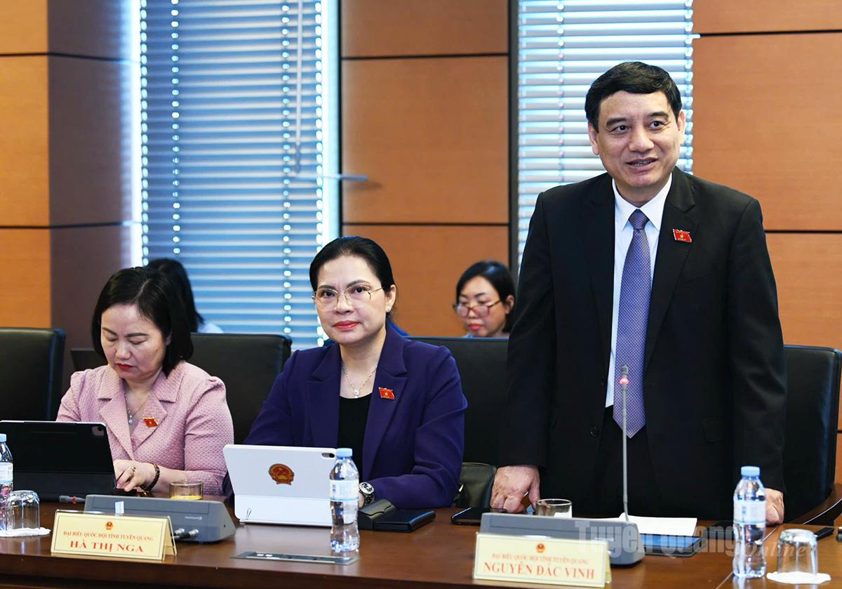 Đại biểu Nguyễn Đắc Vinh góp ý dự thảo Luật Viên chức 2010.