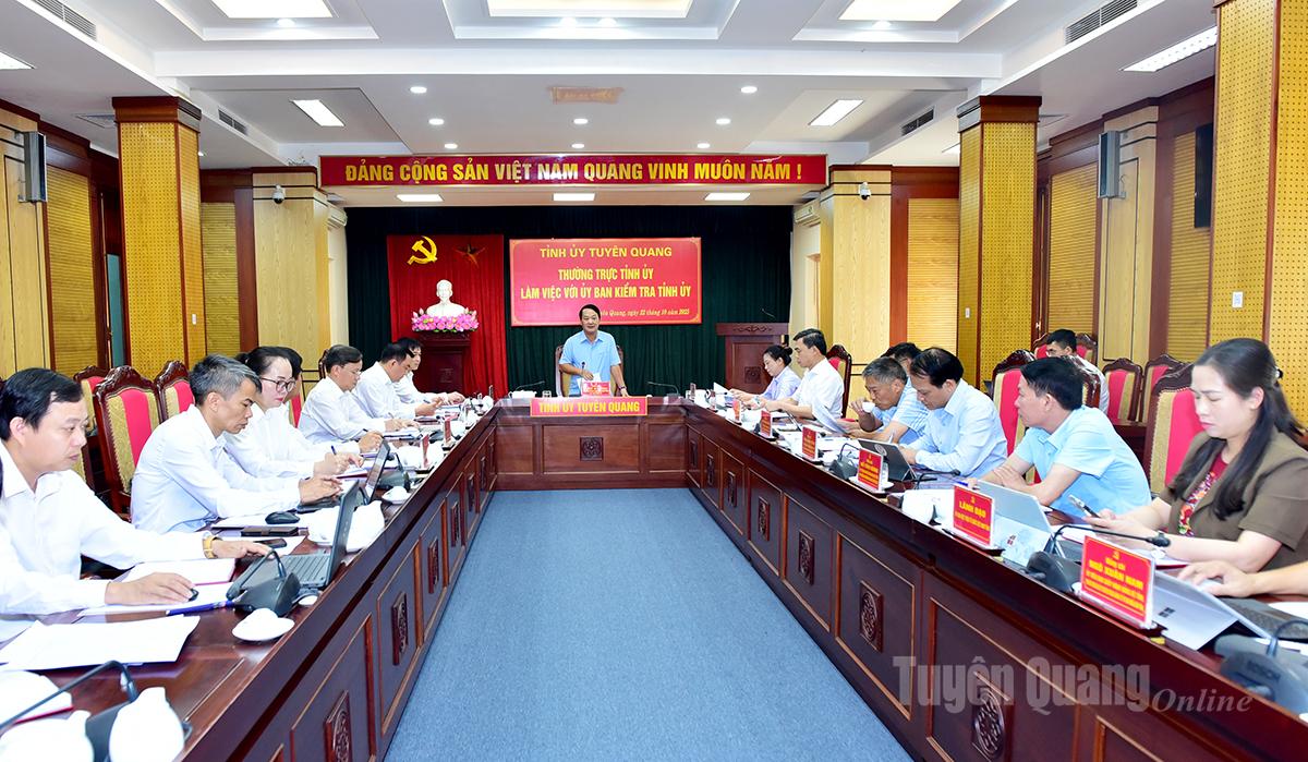 Quang cảnh buổi làm việc.