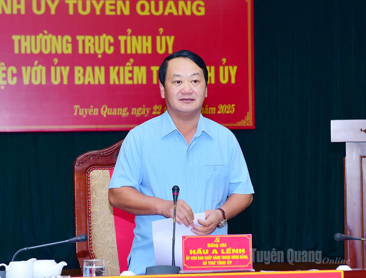 Bí thư Tỉnh ủy Hầu A Lềnh phát biểu kết luận buổi làm việc.