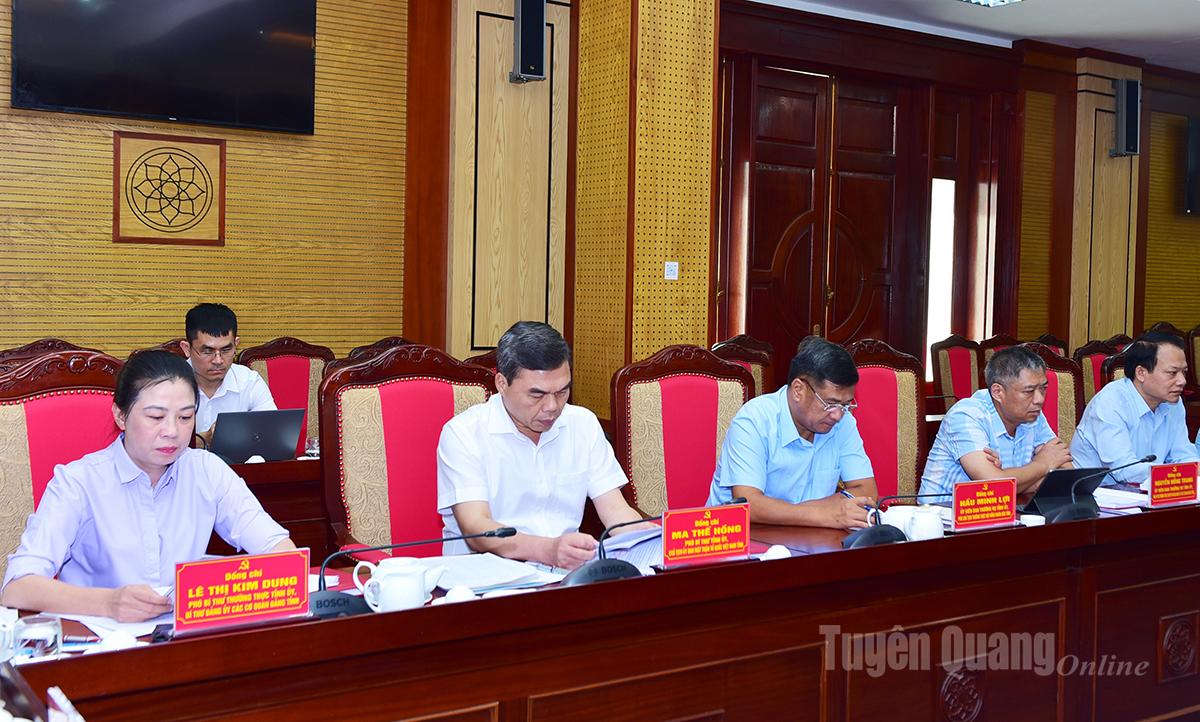 Các đại biểu dự buổi làm việc.