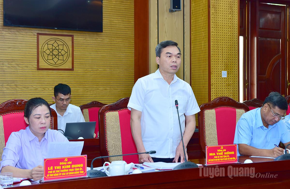 Đồng chí Ma Thế Hồng, Phó Bí thư Tỉnh ủy, Chủ tịch Ủy ban MTTQ tỉnh phát biểu thảo luận tại buổi làm việc.