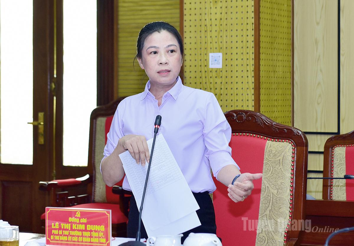 Đồng chí Phó Bí thư Thường trực Tỉnh ủy Lê Thị Kim Dung phát biểu tại buổi làm việc.
