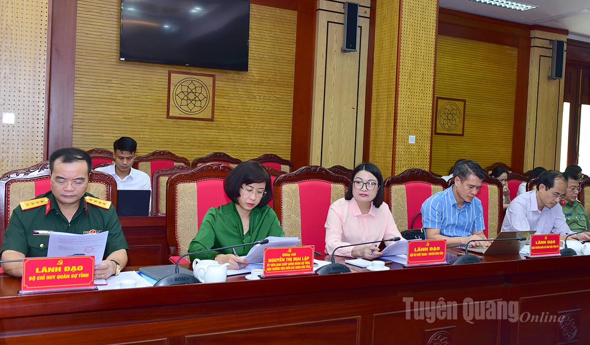 Các đại biểu dự buổi làm việc.