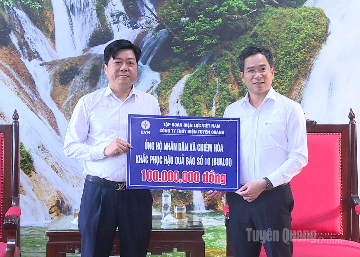 Công ty Thuỷ điện Tuyên Quang trao kinh phí ủng hộ Nhân dân xã Chiêm Hoá khắc phục hậu quả cơn bão số 10.