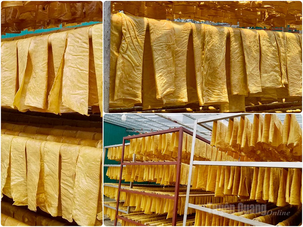Sau công đoạn hong khô, váng đậu được sấy trong 8 tiếng để đạt độ giòn và thơm tự nhiên. Khoảng 100kg đậu tương sẽ tạo thành 45kg váng đậu thành phẩm.