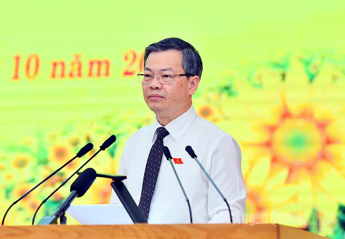 Đồng chí Nguyễn Văn Sơn, Chủ tịch HĐND tỉnh phát biểu khai mạc kỳ họp.
