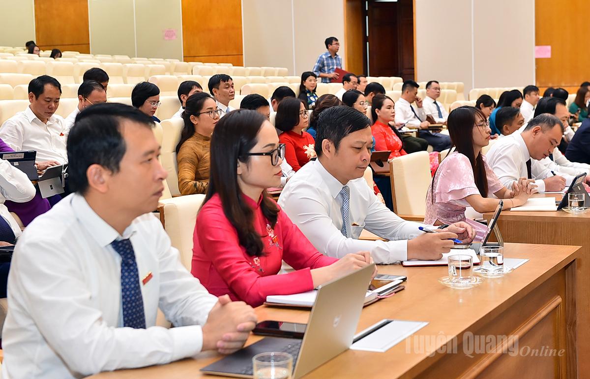 Đại biểu dự kỳ họp.