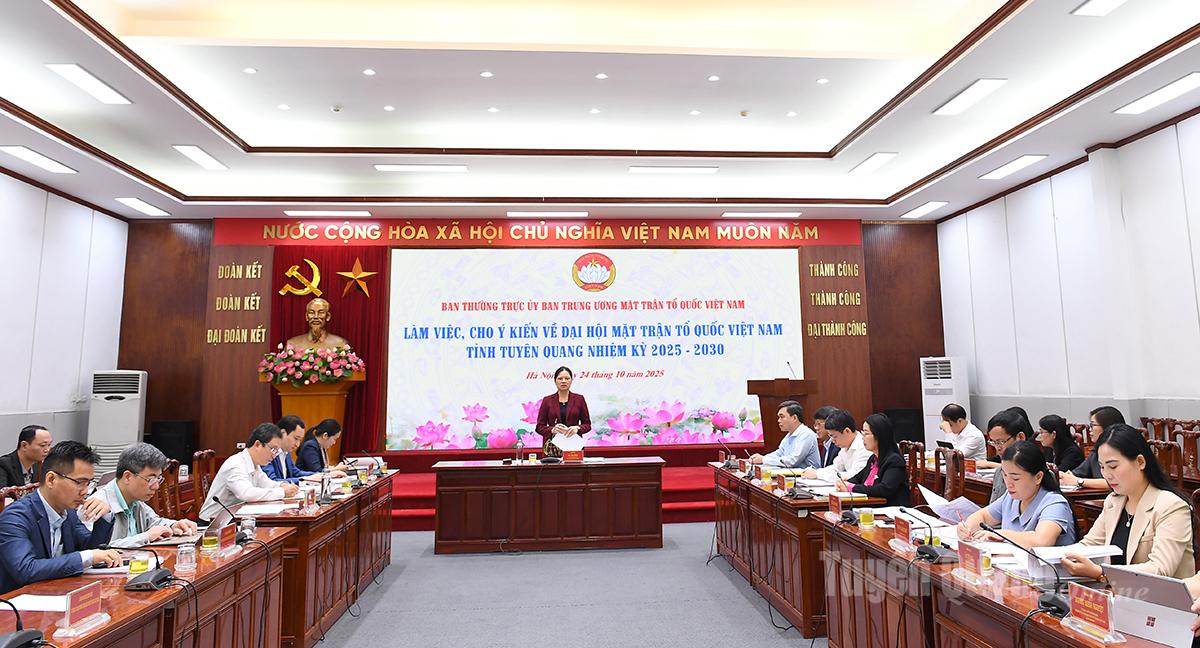 Đồng chí Hà Thị Nga, Ủy viên Ban Chấp hành Trung ương Đảng, Phó Chủ tịch Ủy ban Trung ương MTTQ Việt Nam chủ trì buổi làm việc.
