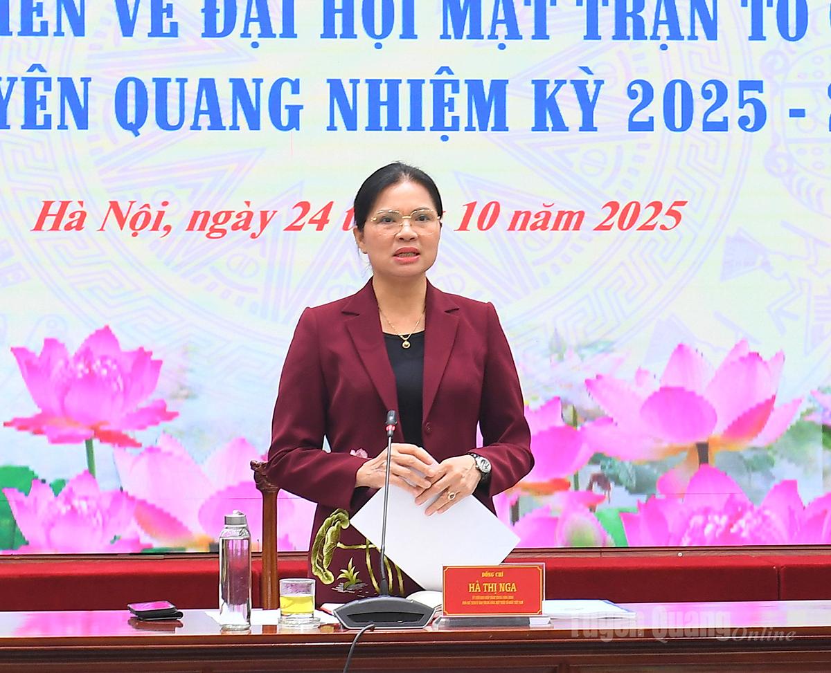 Đồng chí Hà Thị Nga, Ủy viên Ban Chấp hành Trung ương Đảng, Phó Chủ tịch Ủy ban Trung ương MTTQ Việt Nam phát biểu tại buổi làm việc.