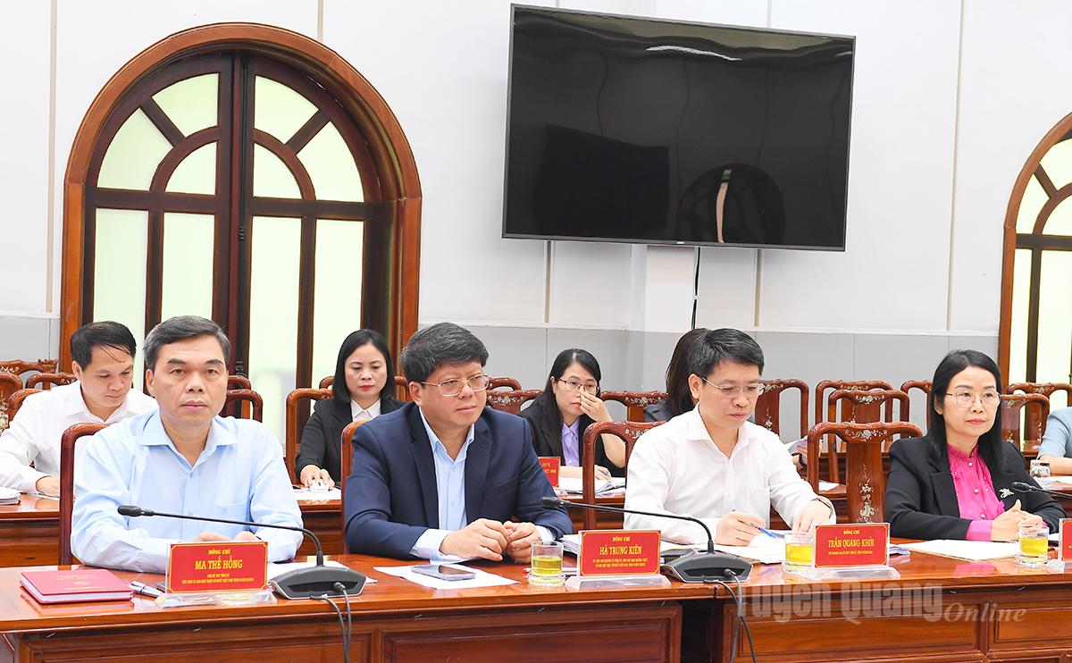 Các đồng chí Thường trực Ủy ban MTTQ Việt Nam tỉnh Tuyên Quang dự buổi làm việc.