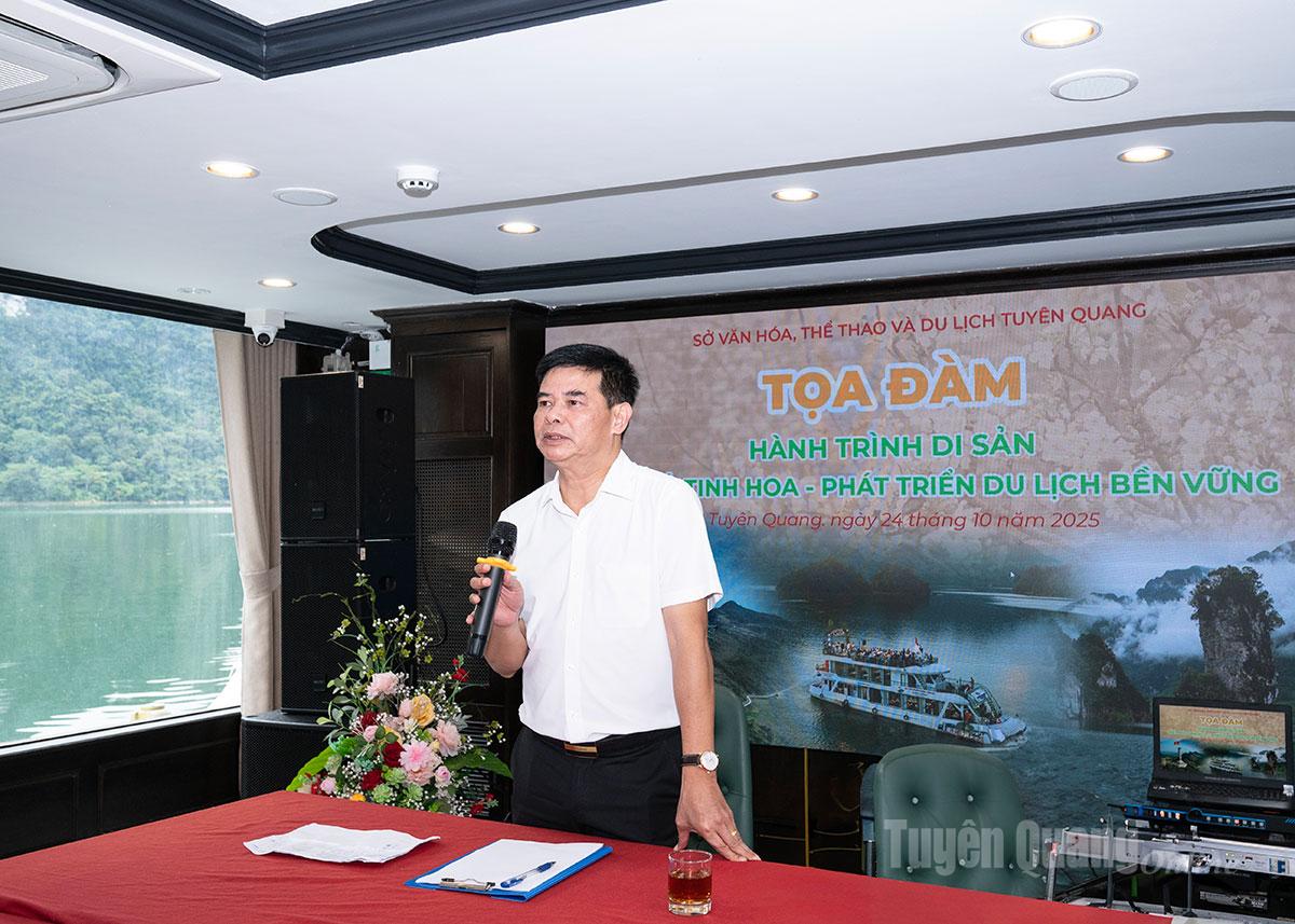Giám đốc Sở Văn hoá, Thể thao và Du lịch chủ trì buổi Toạ đàm.