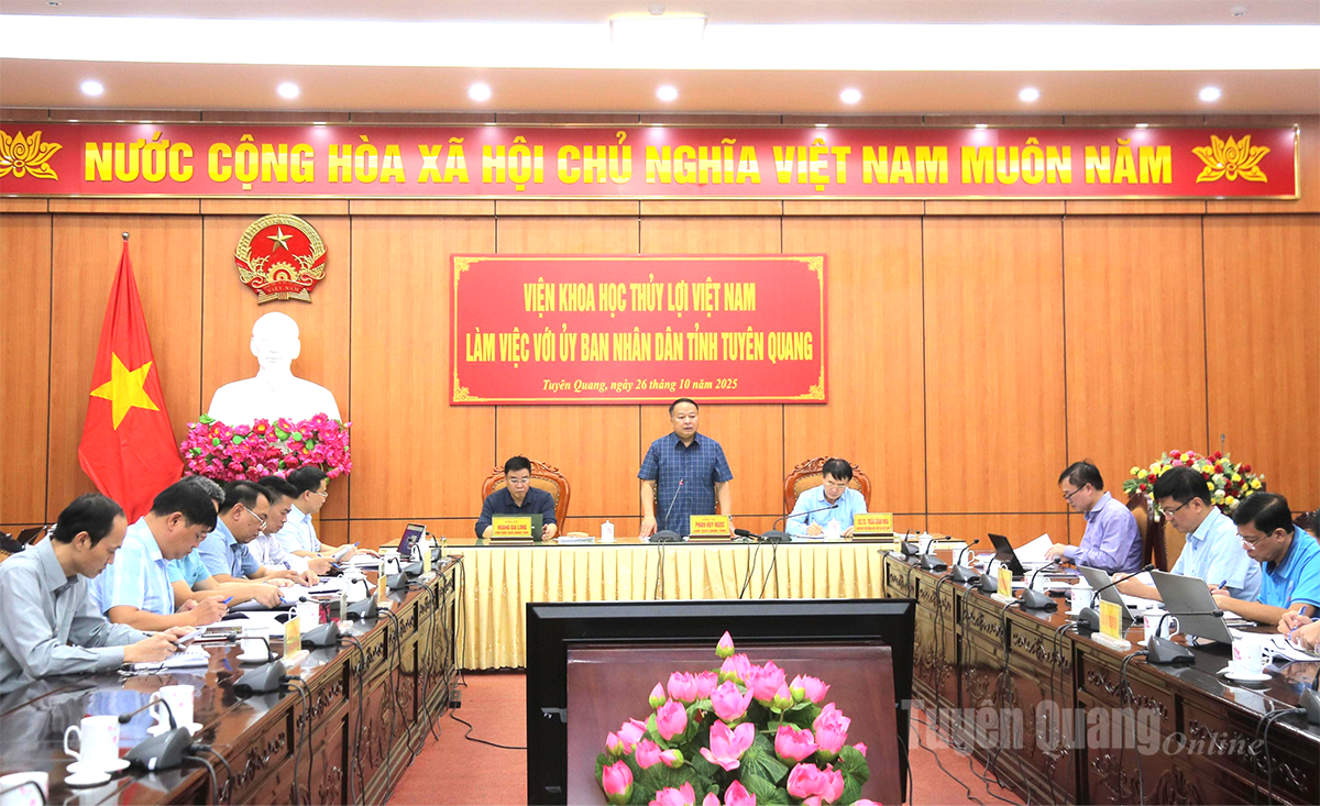 Toàn cảnh buổi làm việc.
