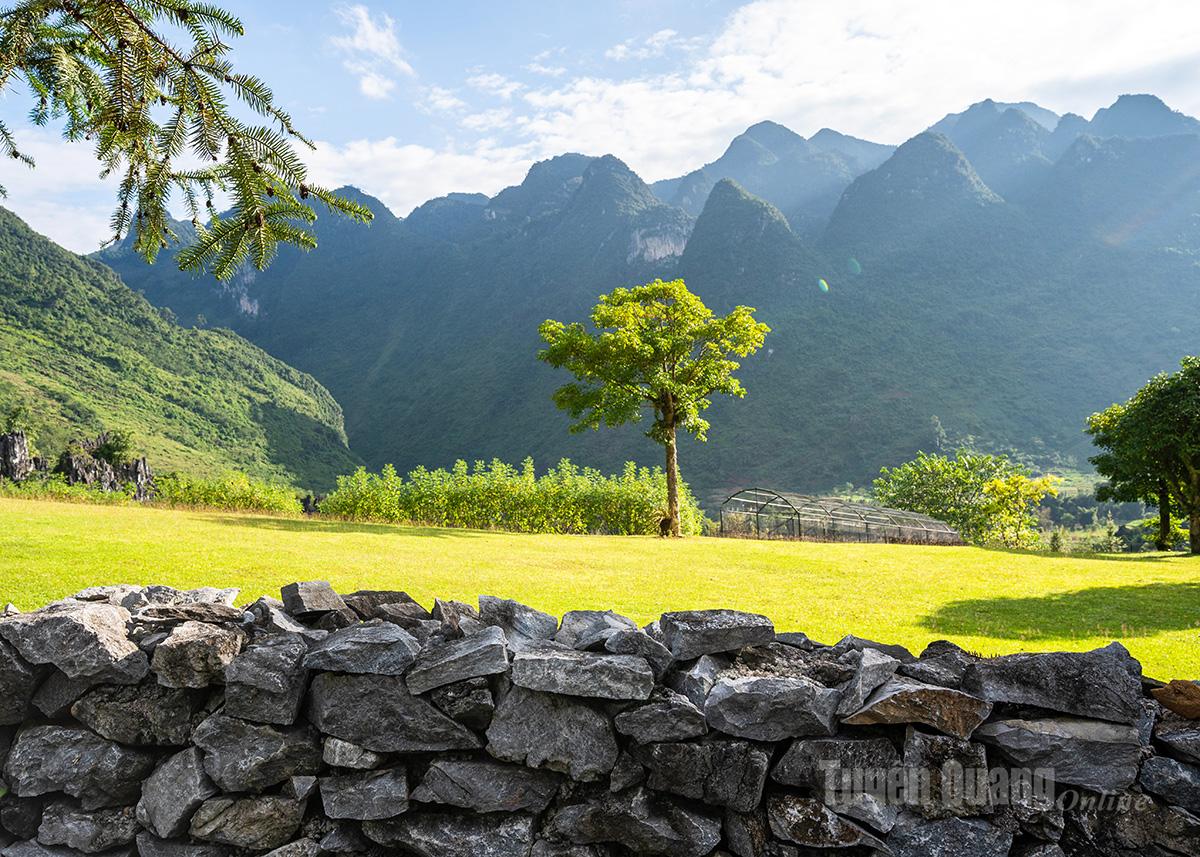 H’mong Village resort in Lung Tam commune presents the cultural identity.