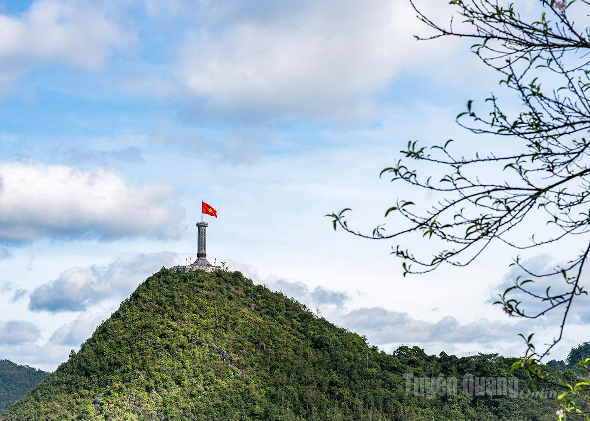 Lung Cu Flag Tower (Lung Cu commune).