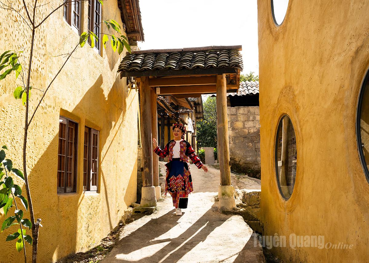 A visitor transforms into a Lo Lo girl at the best tourism village.