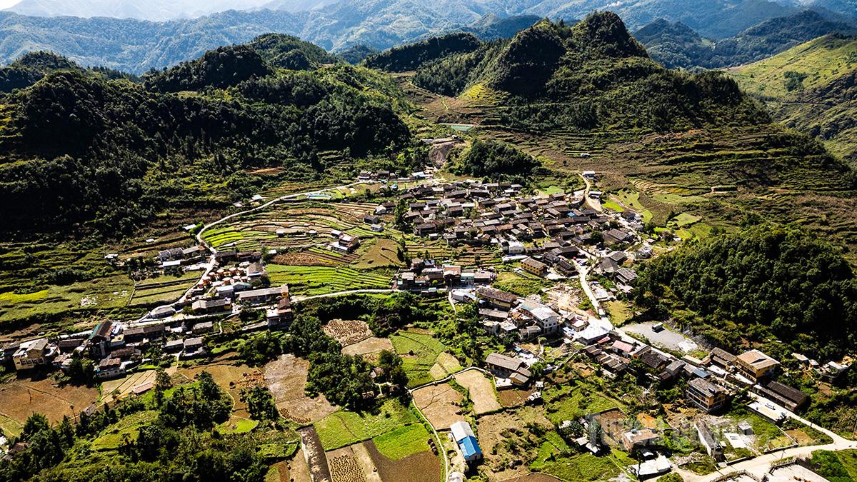 Lo Lo Chai Village (Lung Cu commune).