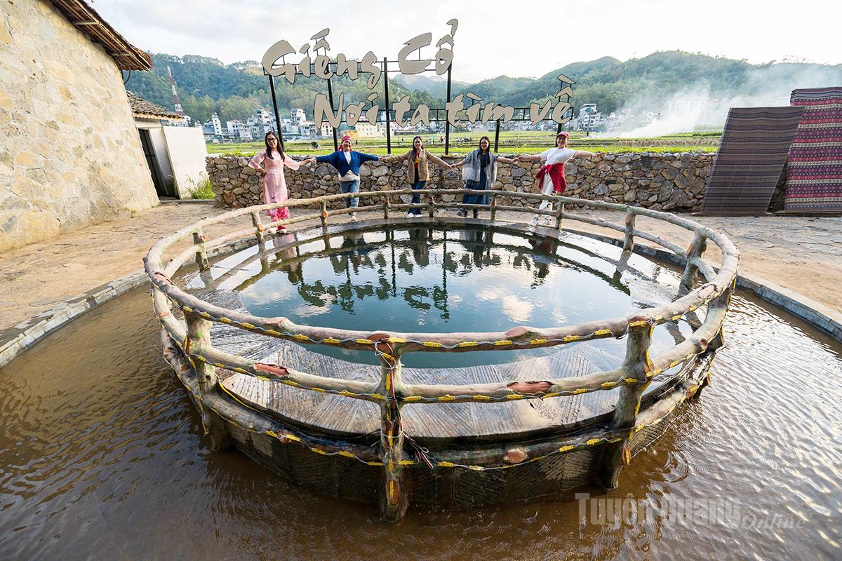 Ancient well (Dong Van commune).