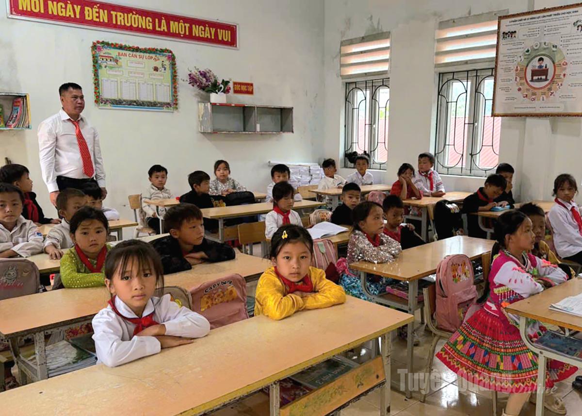 Một tiết học của các em Trường Tiểu học Phố Cáo, xã Phố Bảng.