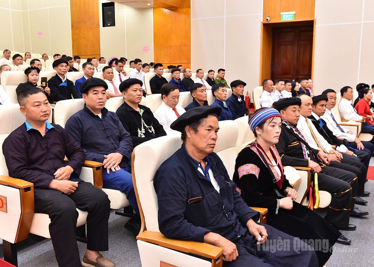 Các cá nhân tiêu biểu Dân vận khéo dự hội nghị.