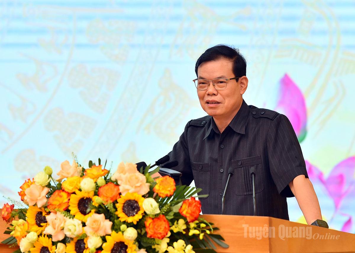 Đồng chí Triệu Tài Vinh, Phó trưởng Ban Tuyên giáo và Dân vận trung ương phát biểu chỉ đạo tại hội nghị.