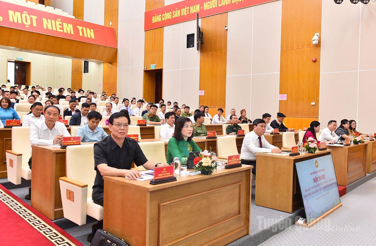 Đồng chí Triệu Tài Vinh, Phó trưởng Ban Tuyên giáo và Dân vận Trung ương và các đại biểu dự hội nghị.