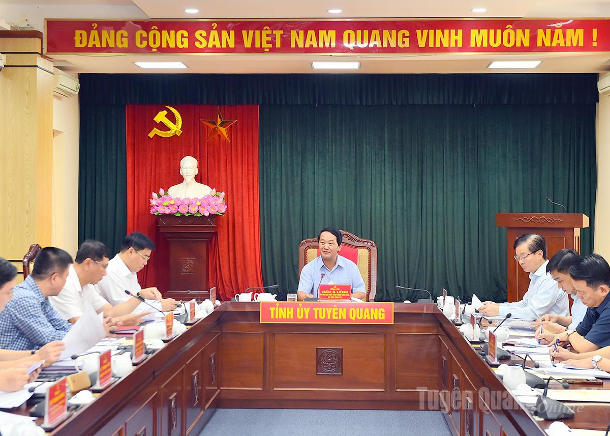 Các thành viên Đoàn công tác dự họp.