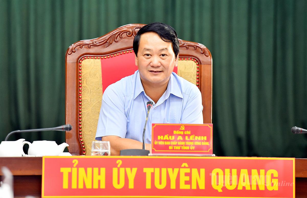 Đồng chí Bí thư Tỉnh ủy Hầu A Lềnh phát biểu tại cuộc họp.