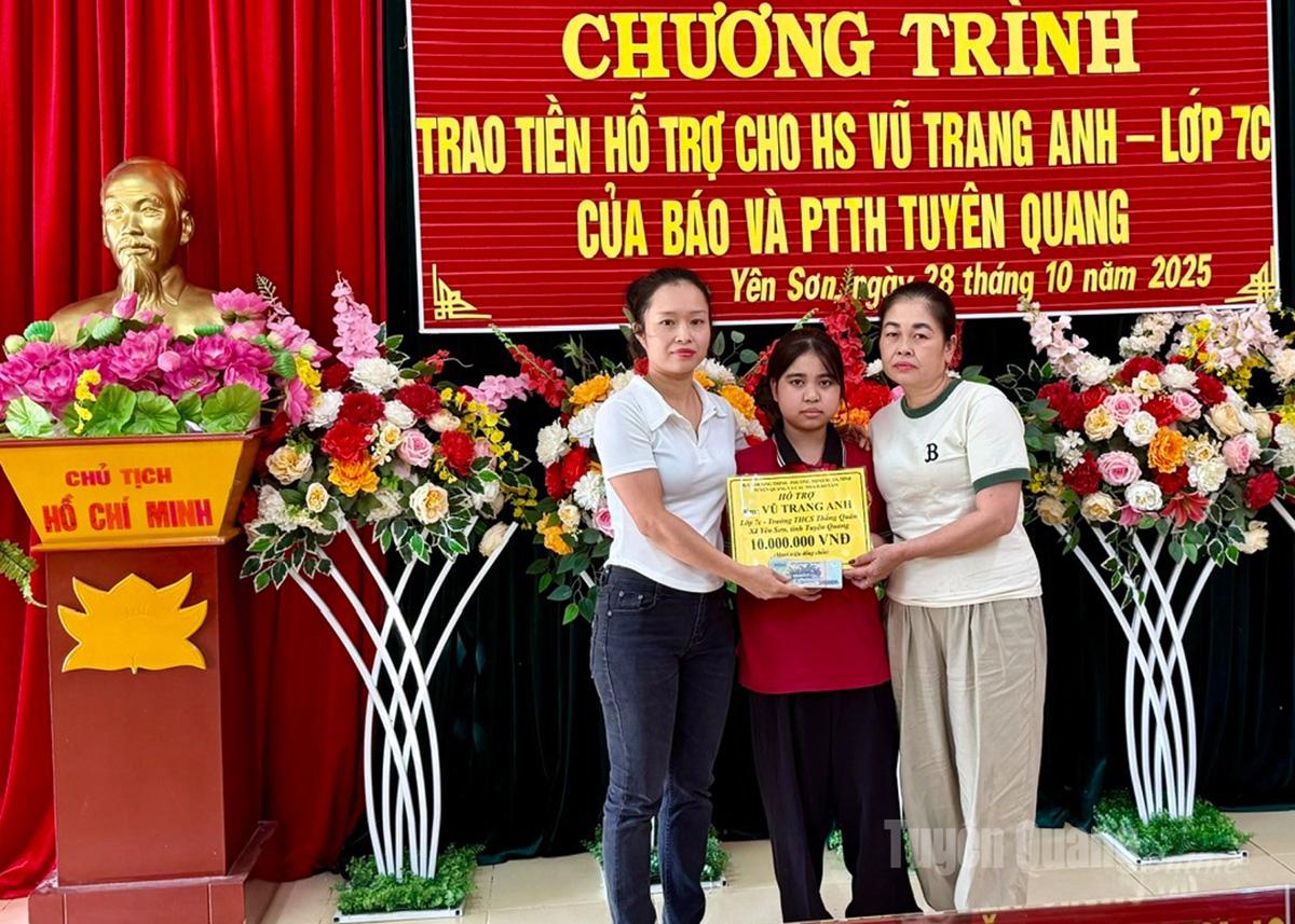 Facbeook cô Dương Trinh, phường Minh Xuân trao tiền hỗ trợ cho em Vũ Trang Anh.