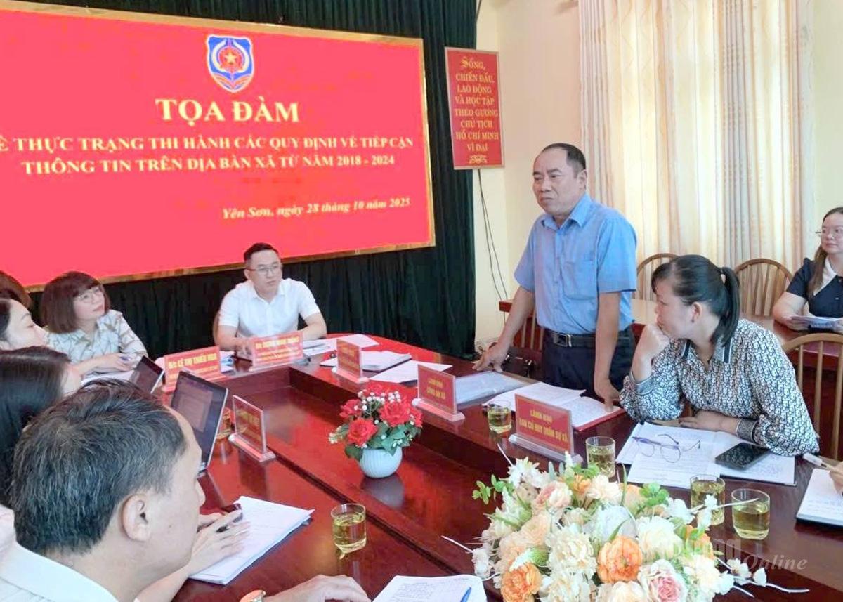 Các đại biểu thảo luận theo nhóm.